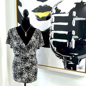 Ann Taylor Black and White Deep V-Neck Ruched Waist Top, Size L